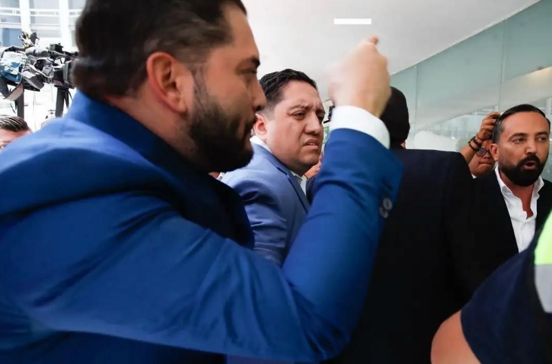 Diputado del PRI Carlos Mancilla confronta a Arturo Ávila por el caso de “Alito” Moreno