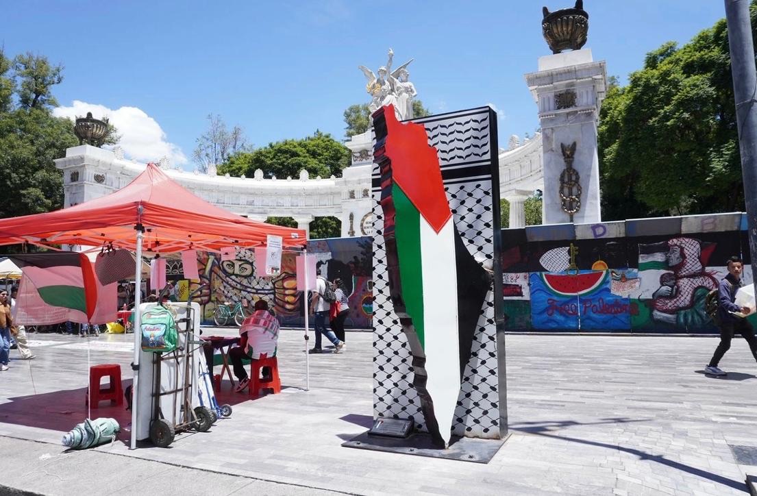 A un año del antimonumento, colectivos exigen a México romper relaciones con Israel.